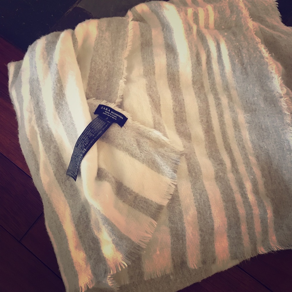 Zara grey and white striped scarf